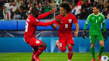 Waterman y Carrasquilla durante el partido con México en la final de la Liga de Naciones.