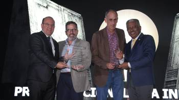 Representantes de Ecotek Investments, ganadores del primer lugar.