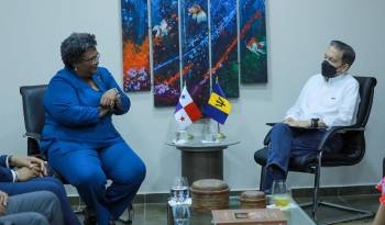 Cortizo y Mottley se reunieron en el salón diplomático del Aeropuerto Marcos A. Gelabert.