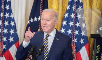 Biden llama a Zelenski para garantizarle su apoyo ante la inacción del Congreso