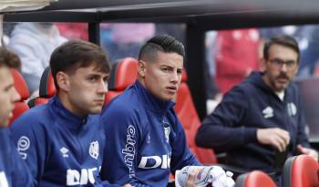El centrocampista colombiano del Rayo Vallecano James Rodríguez (c).