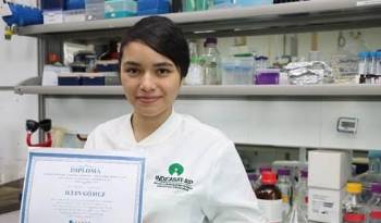 Ilein Gómez trabaja actualmente en su tesis en los laboratorios del Indicasat AIP.