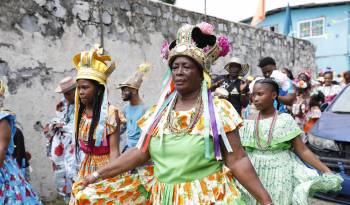 Desfile de polleras en el Festival de polleras congo, en Portobelo.