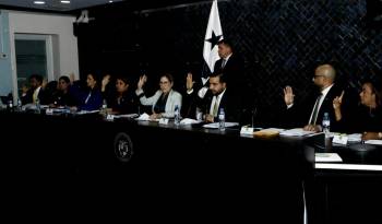 Castañeda expresó que en la reunión de esta mañana se aprobó que los diputados tendrán hasta un máximo de 30 minutos para sus intervenciones.