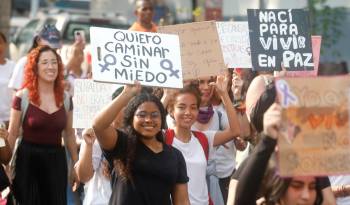 La marcha inicia en la parque Porras y culminó con una concentración en la cinta costera.