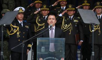 El presidente de Ecuador, Daniel Noboa (c), en una fotografía de archivo.