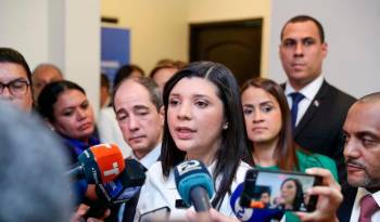 La ministra de Trabajo, Jackeline Muñoz.