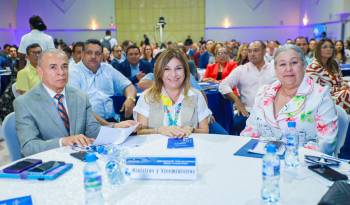 Autoridades en el primer foro de alto nivel del Mides.