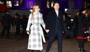La princesa Beatriz de York de Gran Bretaña y su esposo Edoardo Mapelli Mozzi asisten al “Servicio de villancicos juntos en Navidad” en la Abadía de Westminster, en Londres, el 15 de diciembre de 2022.