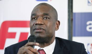 Fotografía de archivo del exjugador de la NBA Dikembe Mutombo.
