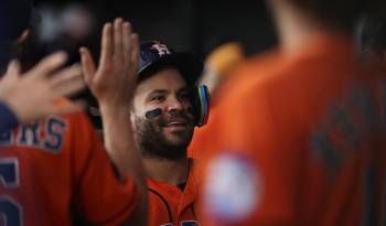 El venezolano José Altuve (c).