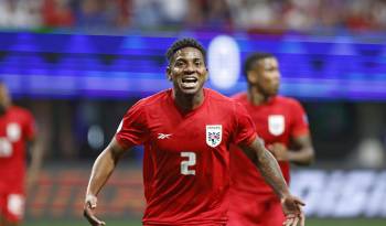 El defensor César Blackman celebrando su gol ante Estados Unidos.
