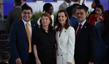 Los diputados por la libre postulación fueron los más aplaudidos durante la ceremonia.