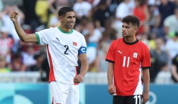 Achraf Hakimi celebrando su gol de tiro libre ante Egipto.