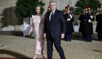La expareja de Fernández, quien actualmente reside en Madrid con su hijo, no dio más detalles del documental.