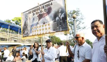 La Asociación Centinela del Canal durante los actos de conmemoración del 9 de enero de 1964.