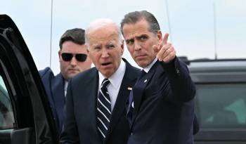 Hunter Biden (der.), de 54 años, fue declarado culpable por posesión ilegal de un arma de fuego