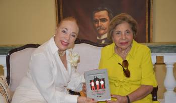 La magistrada Carmela De Orbegoso Russell del Perú y la Gobernadora, Mayín Correa.