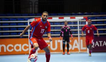 Allan Aparicio durante el partido ante Guatemala.