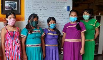 La población de Ngäbe Buglé es la más marginada de todo Panamá, sufriendo de pobreza, discriminación y poco acceso a servicios básicos.