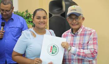 Cecilio Ricord Bernal, gerente general del BDA, en actividades con productores del país.