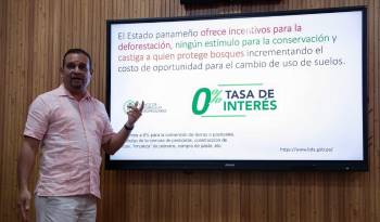 Samuel Valdés Díaz, miembro de la Red de Reservas Naturales Privadas de Panamá, durante su participación en la reunión mensual del movimiento Ciencia en Panamá.