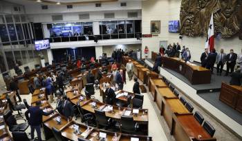 Este cierre de periodo se dio sin que el presidente de la Asamblea, Jaime Vargas, pronunciara un discurso de clausura sobre sus últimos seis meses de gestión.