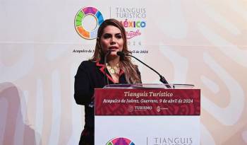 La gobernadora del estado de Guerrero, Evelyn Salgado, habla durante la inauguración del Tianguis Turístico 2024, este martes en Acapulco (México).