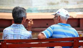 En el mundo, una de cada seis personas mayores de 60 años experimenta abuso.