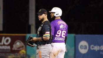 Bocas del Toro y Coclé se enfrentan por la gloria máxima del béisbol mayor.