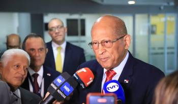 Héctor Alexander, ministro de Economía y Finanzas, durante su paso por la comisión de Economía y Finanzas de la Asamblea Nacional este martes.