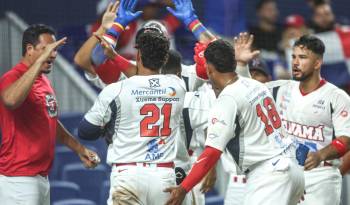 Los Federales de Chiriquí celebrando una carrera.