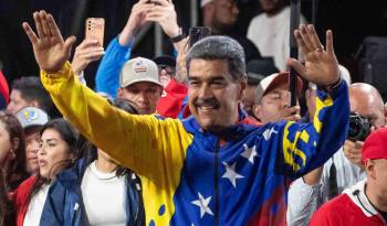 El presidente de Venezuela, Nicolás Maduro, celebra tras conocer los resultados de las elecciones presidenciales este lunes, en Caracas.