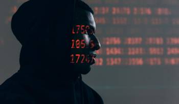 Advierten de amenazas financieras, fraudes con IA y secuestro de datos