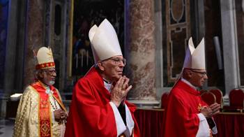 El cardenal decano del Colegio Cardenalicio, Giovanni Batista Re.