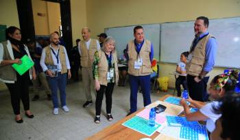 Susana Malcorra asistió al Instituto Nacional en su recorrido para garantizar las buenas prácticas durante las votaciones en Panamá.