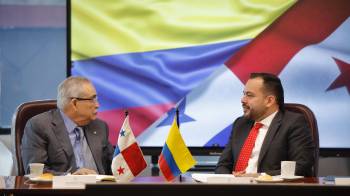 El secretario de Energía de Panamá, Juan Manuel Urriola, y el viceministro de Minas y Energía de Colombia, Jorge Cristancho.