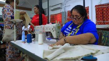 Desde el centro penitenciario, Oti aprendió sobre piñatería, panadería y costura.
