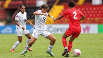 La jugadora panameña, Cristabella Ríos durante el partido frente a Costa Rica.
