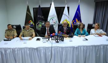 Las autoridades gubernamentales y judiciales realizaron una conferencia para explicar la situación en Darién por la crisis migratoria.
