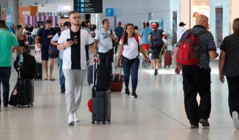 Pasajeros se movilizan por el Aeropuerto Internacional de Tocumen, en Panamá, considerado como el ‘hub’ de las Américas por su conectividad estratégica con los países de la región.