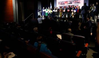 Entrega de reconocimientos por la labor en la transición energética.