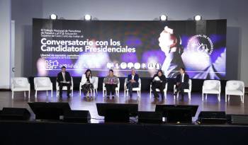 Los candidatos presidenciales en el conversatorio organizado por Conape y el ITSE.