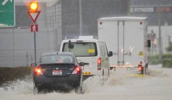 Hay importantes inundaciones en las carreteras de acceso alrededor de Dubái.