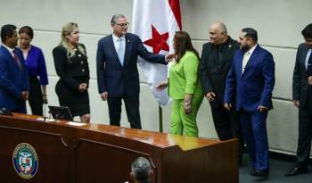 Nuevo contralor, Anel ‘Bolo’ Flores, después de votación en la Asamblea Nacional.