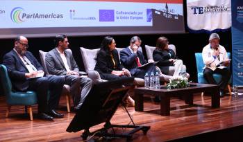 Durante la presentación del informe sobre el índice de transparencia, se realizó una mesa redonda acerca de los retos y oportunidades de la transparencia legislativa en Panamá.