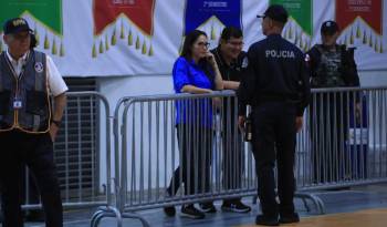Zulay Rodríguez acude a la Junta de Escrutinio ubicada en Brisas del Golf.