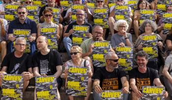 Vista de la concentración de La plataforma 'Cambiemos el rumbo, pongamos límites al turismo', que anima a participar en la manifestación contra el turismo masivo programada para el 21 de julio.