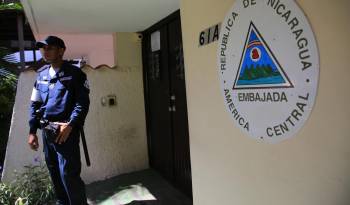 Fachada de la embajada de Nicaragua donde se encuentra asilado el ex presidente Martinelli.