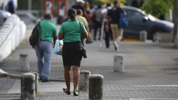 Las empleadas domésticas vive un descenso continuo y en febrero llegó a mínimos de afiliación a la Seguridad Social.